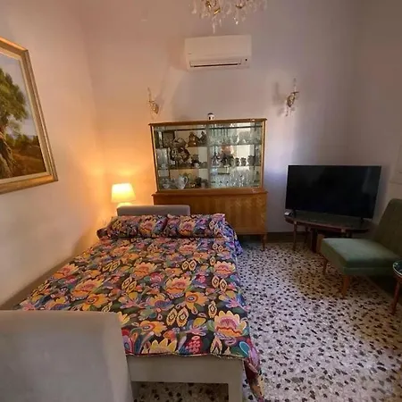 Holiday home Lovely House With Private Carport & Shady Veranda *