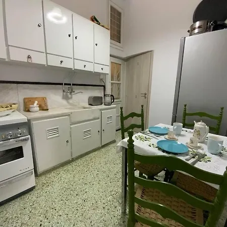 Lovely House With Private Carport & Shady Veranda Athens