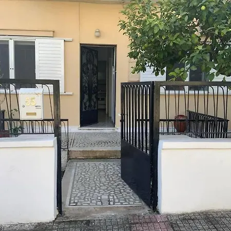 Lovely House With Private Carport & Shady Veranda Athens