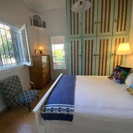 Holiday home Lovely House With Private Carport & Shady Veranda Athens