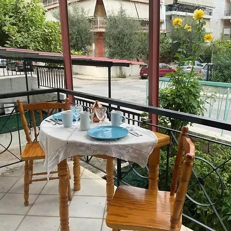 Lovely House With Private Carport & Shady Veranda *